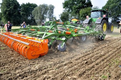 阿玛松 以创新为犁，深耕精准与舒适的农机具新纪元